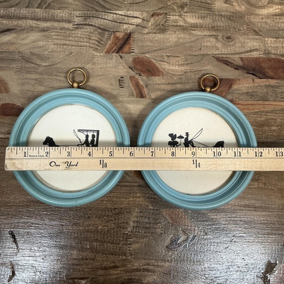 Set 2 Vintage Round Frame Silhouette Victorian Horse and Buggy Carriage Couple - Picture 2 of 6